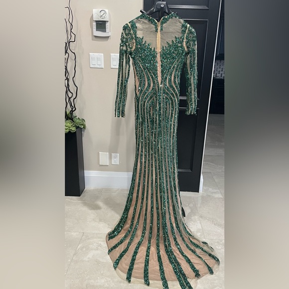 Green formal dress - Picture 2 of 5